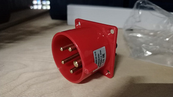 Вилка стационарная накладная 32A 220V-415V 3P+N+E 6h  IP44